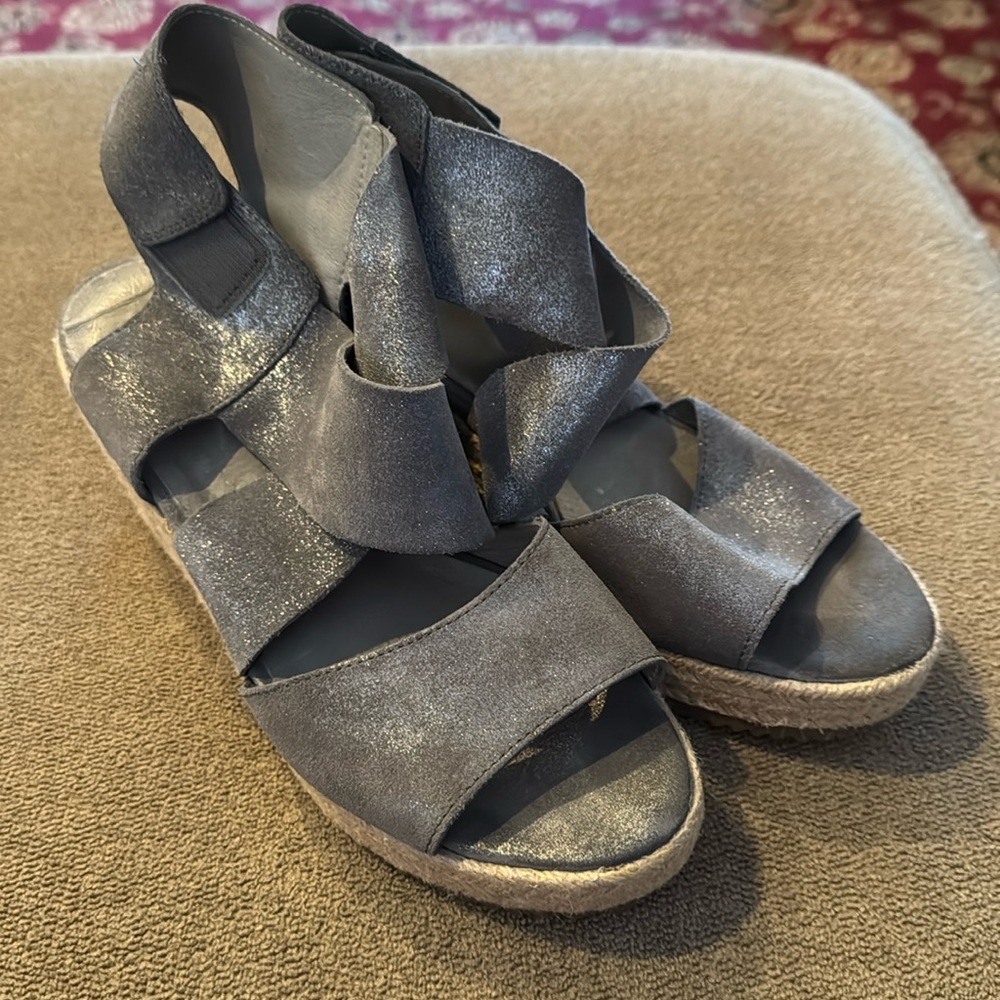 Eileen Fisher Platinum Silver Suede Espadrille Wedge Sandals 8.5 (TD)